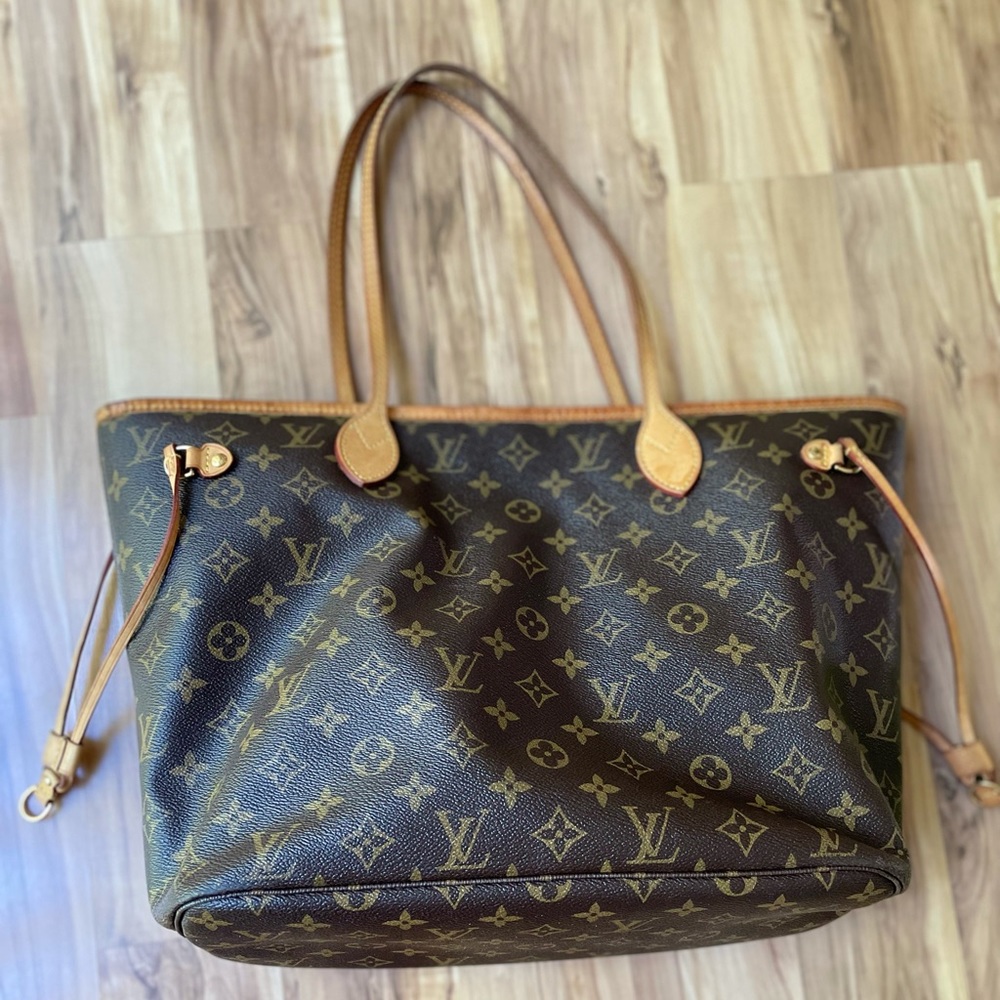 Authentic Louis Vuitton Neverfull MM With Pouch - Picture 3 of 16